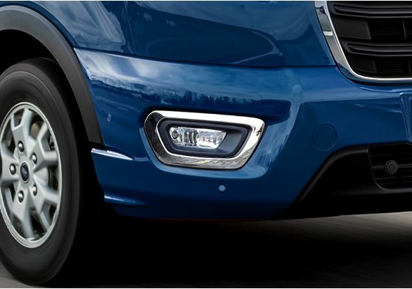 Kuvassa Sumuvalojen kromikehykset Ford Transit 2014-2019