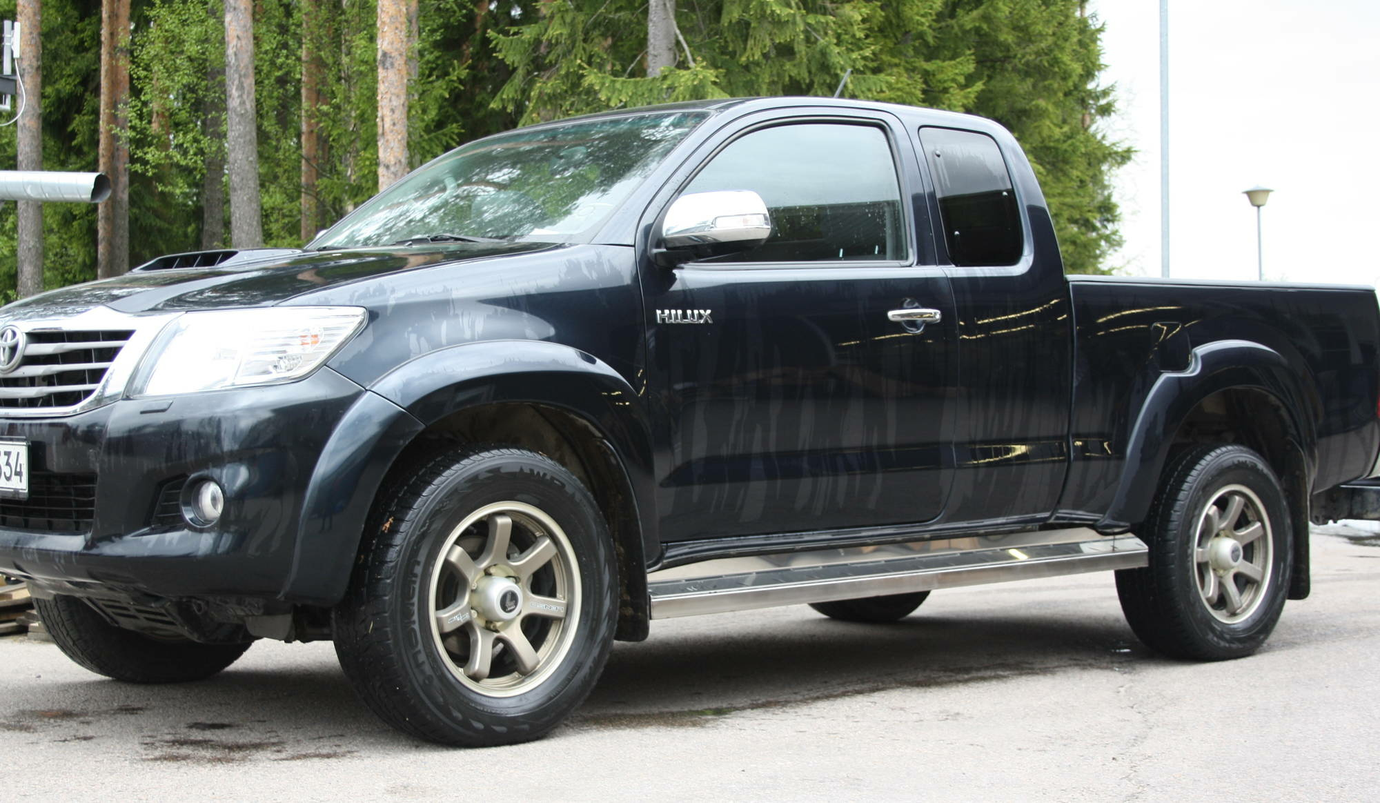 Kuvassa Astinlaudat Toyota Hilux 2011-