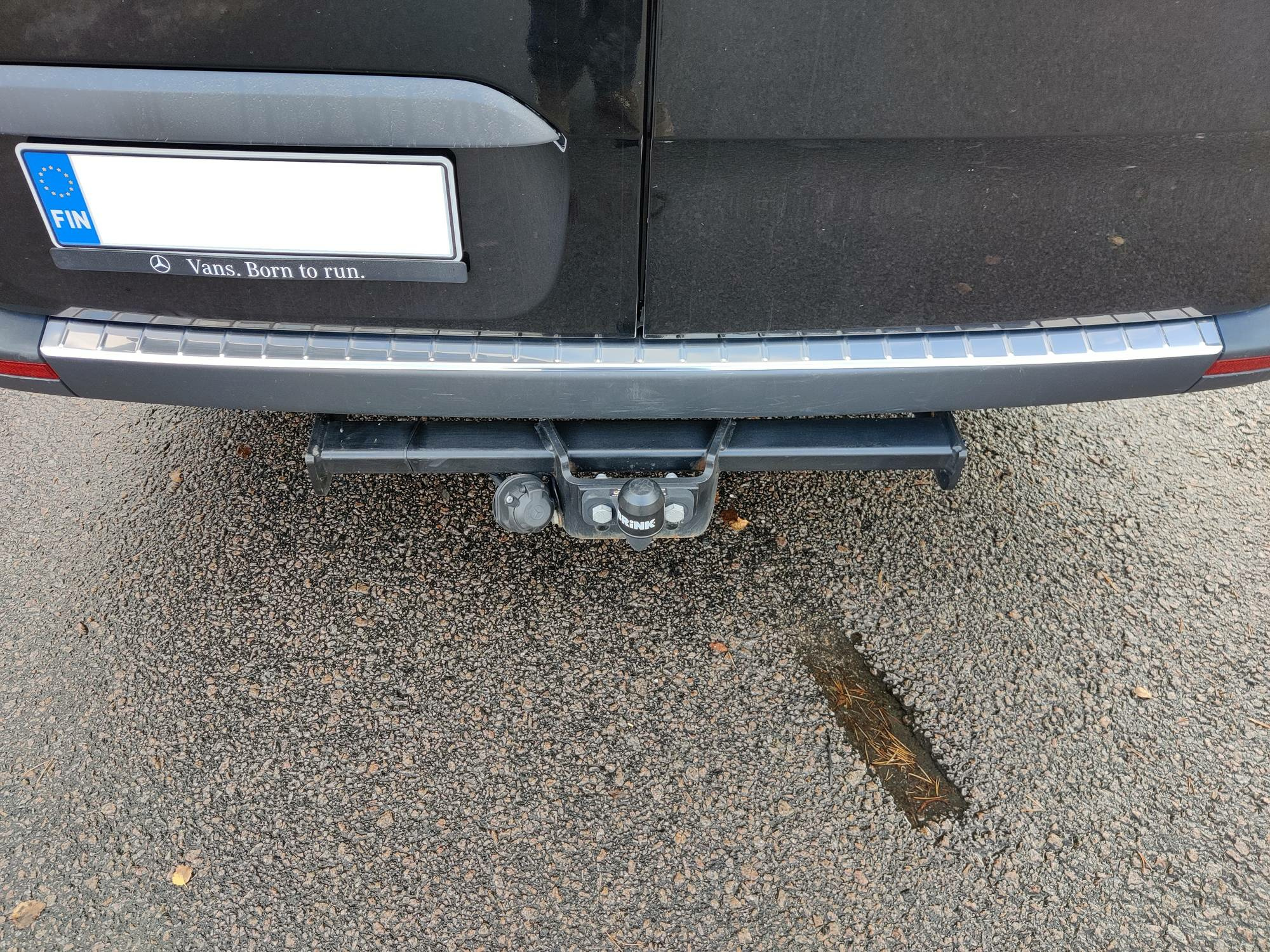 Kuvassa Takapuskurin suojapelti MB Sprinter