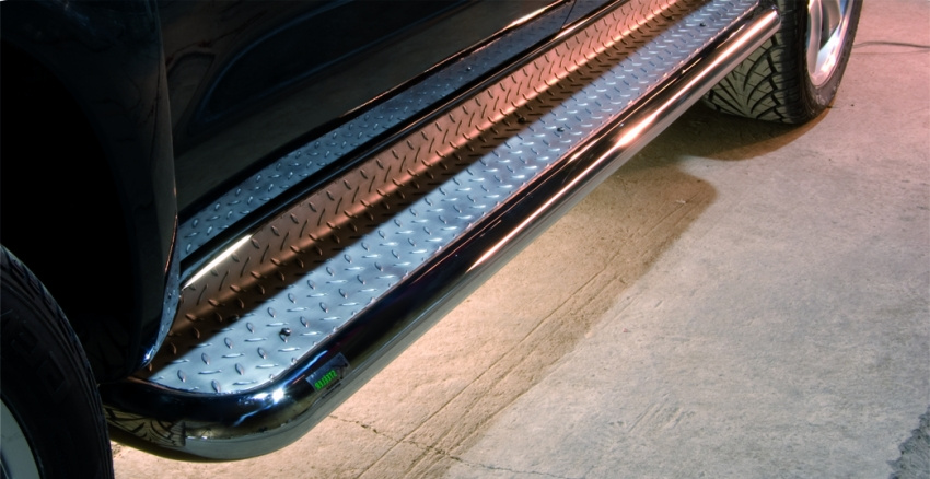 Kuvassa Astinlaudat Toyota Hilux 2005-2017