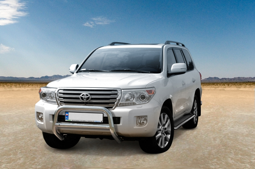 Kuvassa Lisävalotelineet Toyota Land Cruiser V8 2012-
