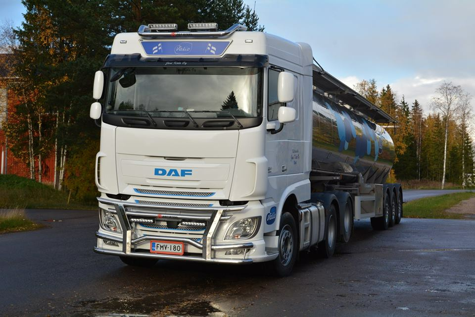 Kuvassa Lisävaloteline katolle Daf XF 106, Space Cap