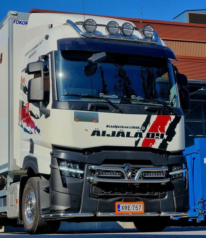 Kuvassa Lisävaloteline maskiin V2.0 Renault T-sarja