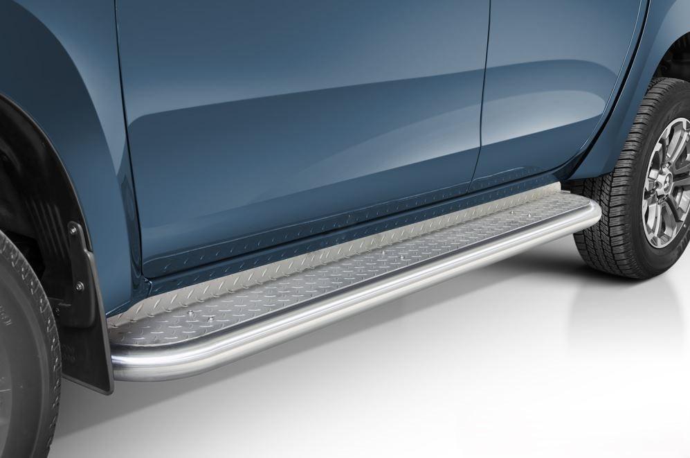 Kuvassa Kylkiputket ja astinlaudat Mitsubishi L200 2019-