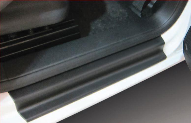 Kuvassa RGM Etuovien kynnyssuojat VW T5/T6/T6.1 2015-