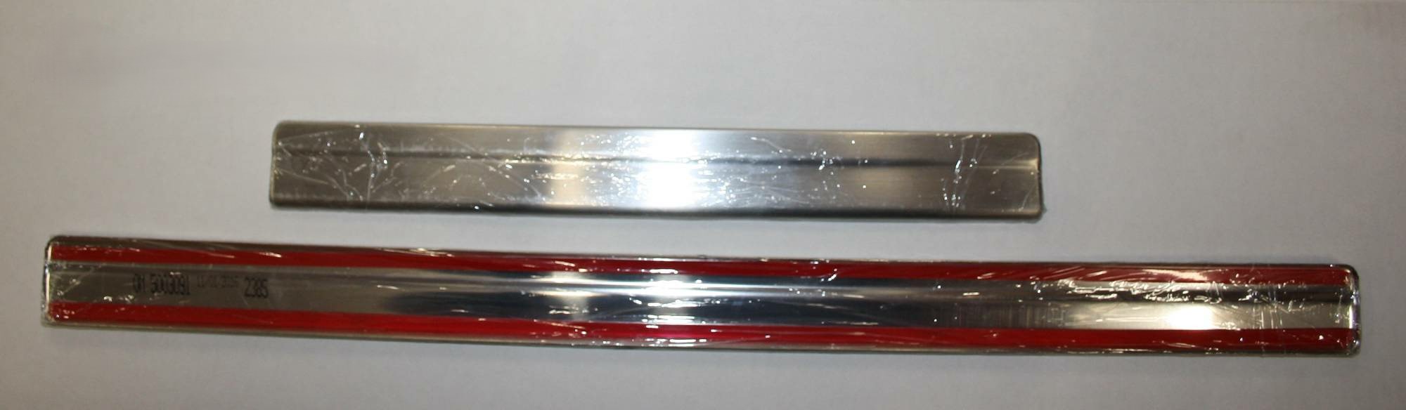 Kuvassa Ovien Kromikynnyslistat Nissan Navara 2006-