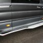 Kuvassa Kylkiputket astimilla Ford Transit 2014- pitkä akseliväli (LWB)