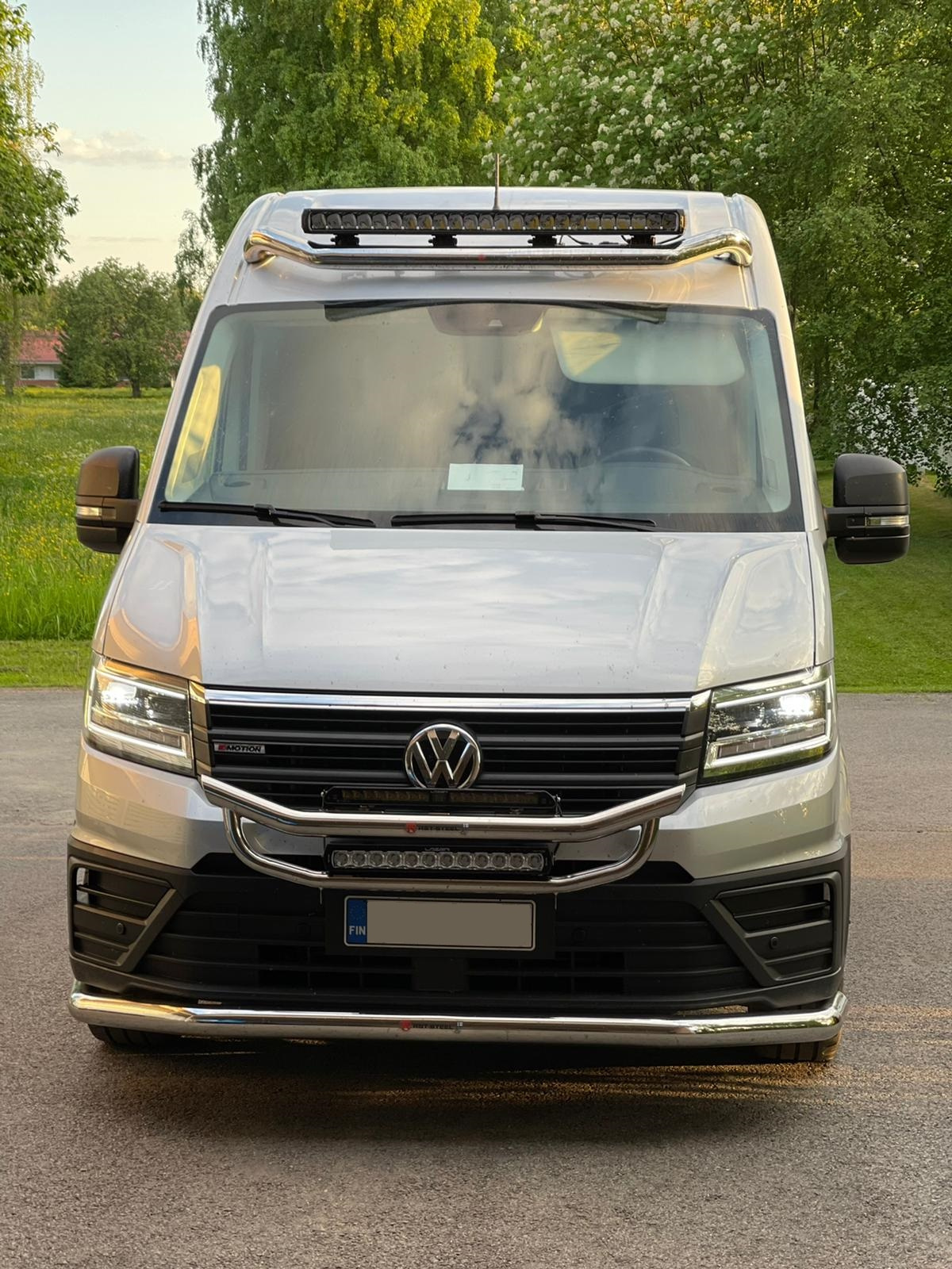 Kuvassa Lisävaloteline VW Crafter 2017-