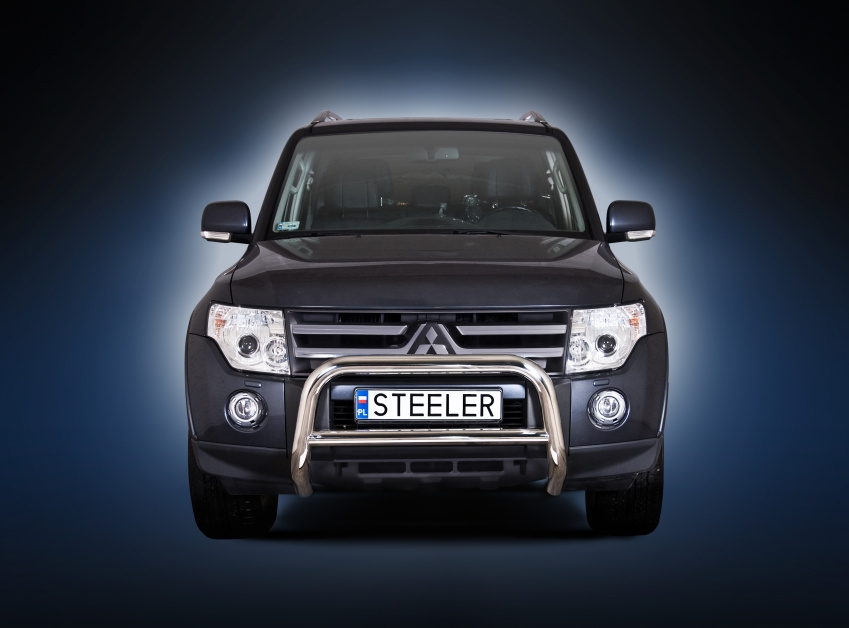 Kuvassa STEELER Lisävaloteline Mitsubishi Pajero 2007-