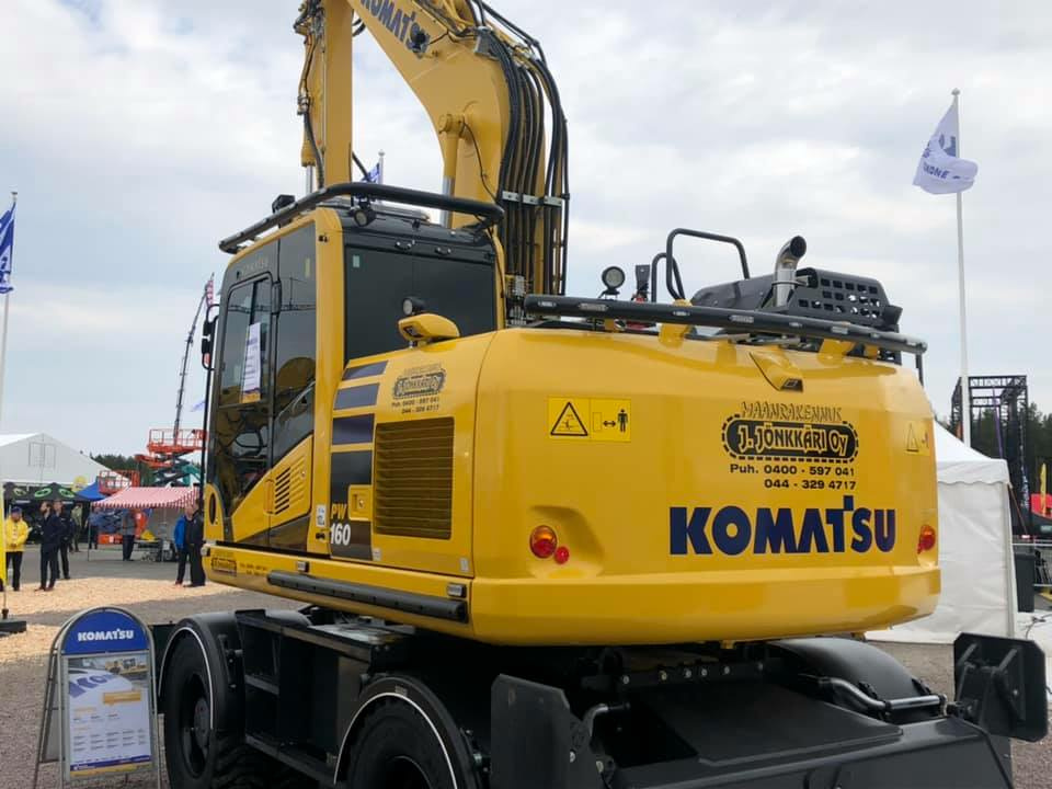 Kuvassa Valoteline taakse / peräpuntin päälle Komatsu PW160-11