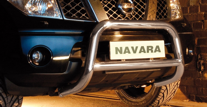 Kuvassa Lisävalotelineet Nissan Navara/Pathfinder 2010-2015