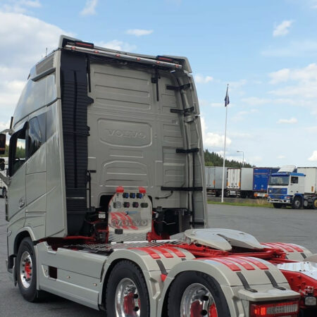 Arbetsljusbåge för ram till luftriktare Volvo FH 4