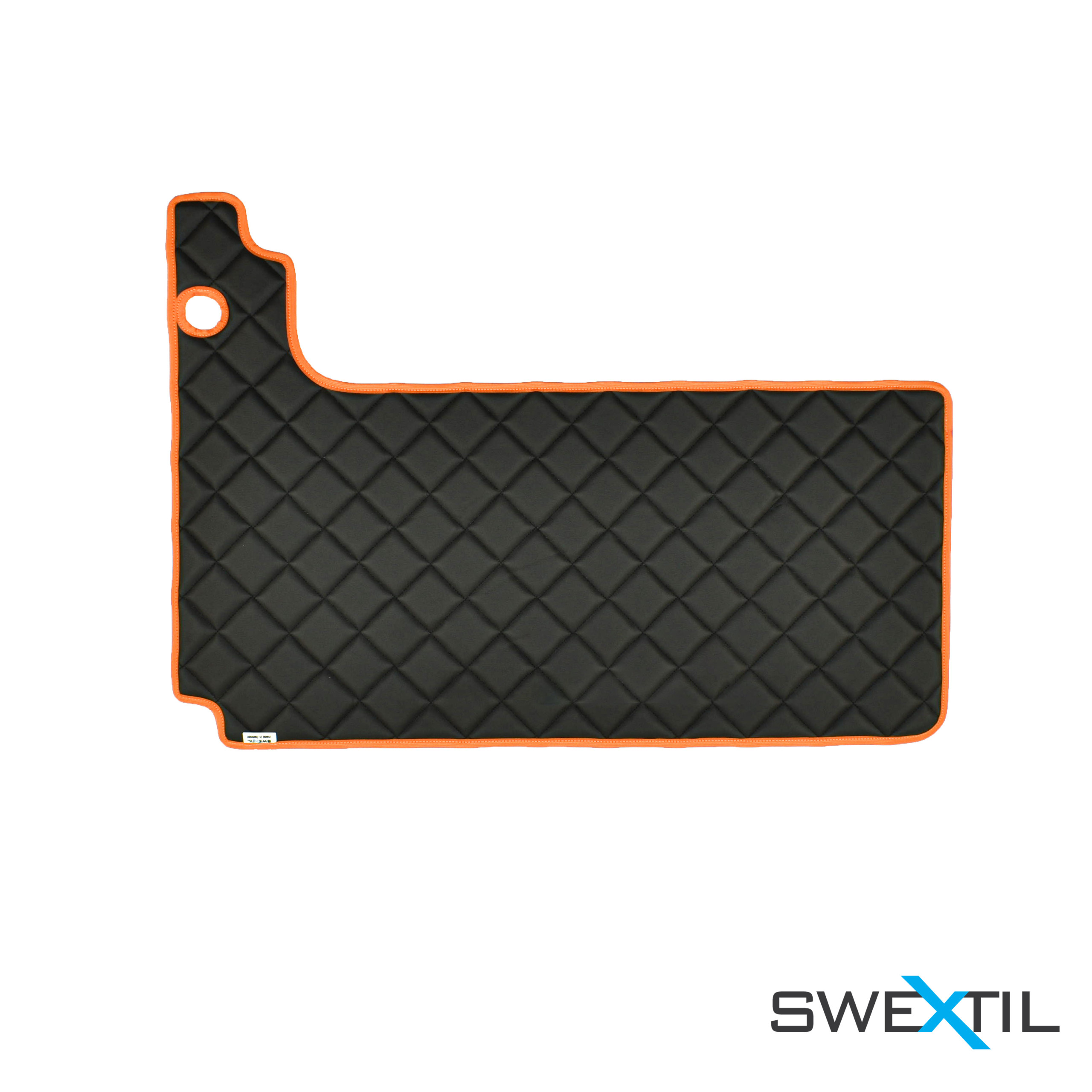 Kuvassa Lattiamatot Kobelco SK180-530, 11-Sarja, Puolikas