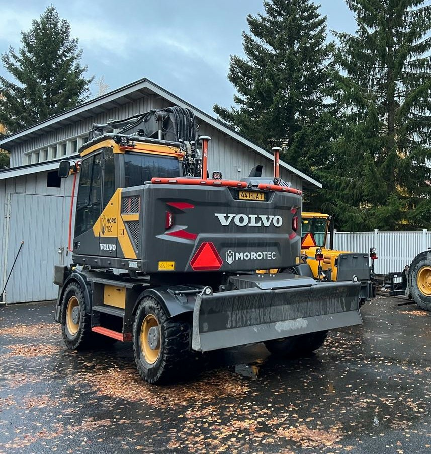 Kuvassa Valoteline taakse/peräpuntin päälle Volvo EWR 170 EL