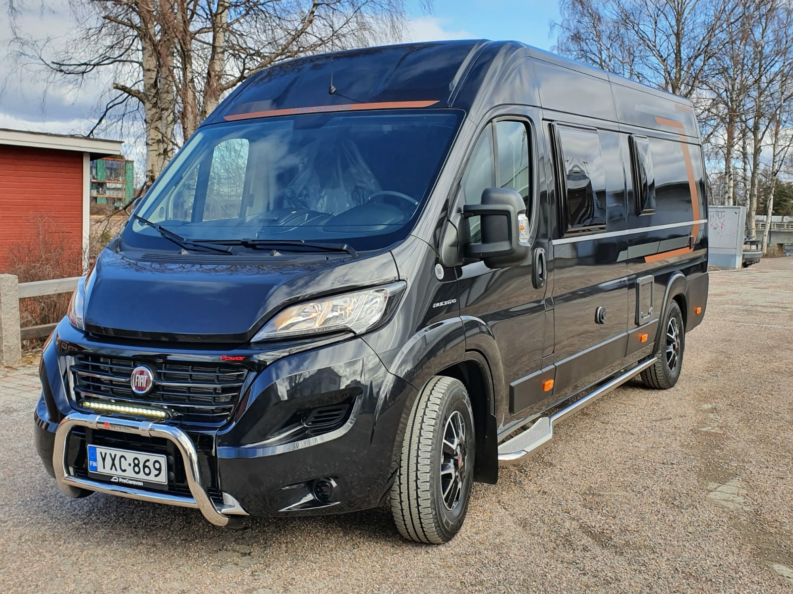 Kuvassa Astinlaudat pitkä av. Fiat retkeilyauto 2007-