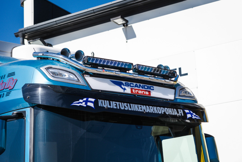 Kuvassa LED-valokyltti FrontSign DAF XF 2021- 20x127cm