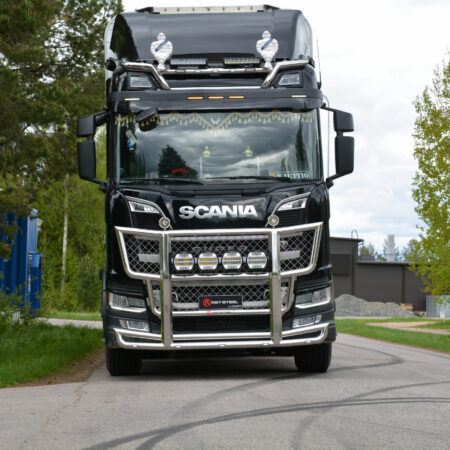 Kuvassa Karjapuskuri Freeway Scania NextGen 2017-