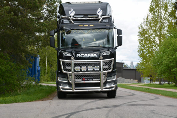 Kuvassa Karjapuskuri Freeway Scania NextGen 2017-