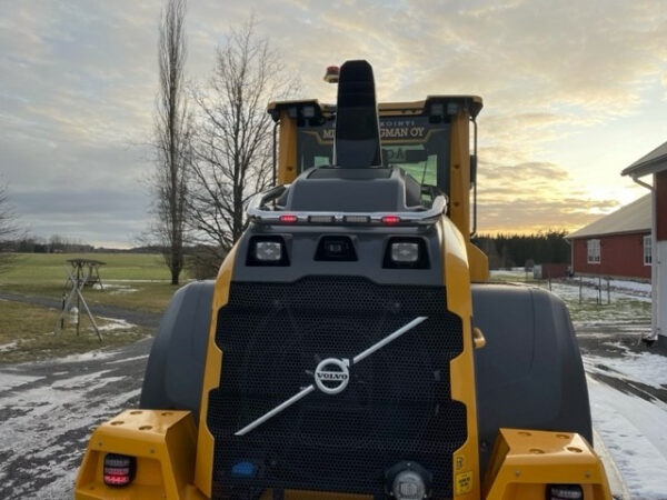Rear Bar on top of engine cover Volvo L60H /L90H - Image 3