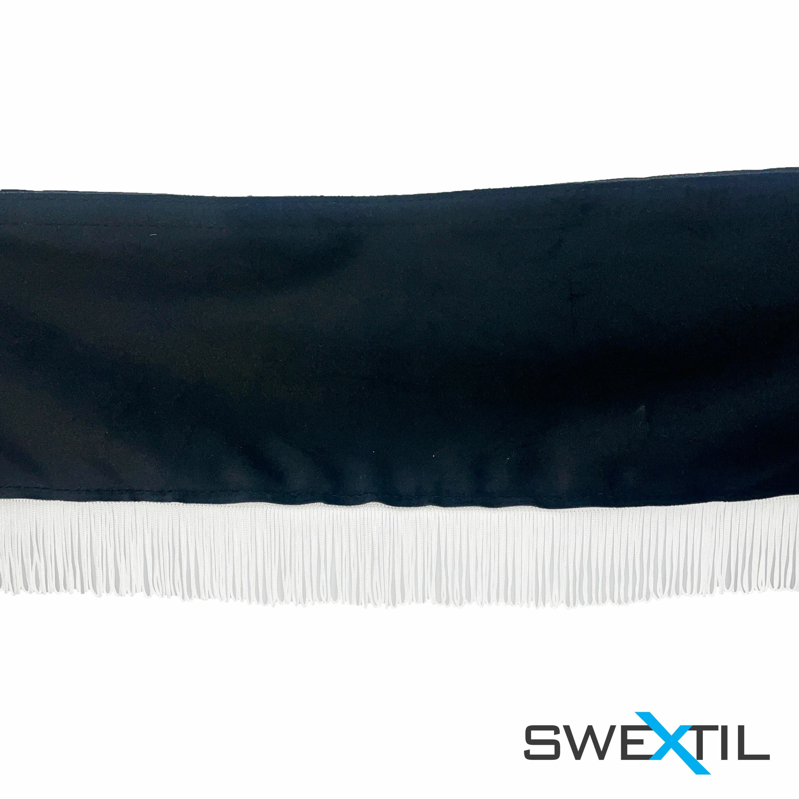 Kuvassa Verhokappa hapsuilla kuorma-auton tuulilasiin, Suora