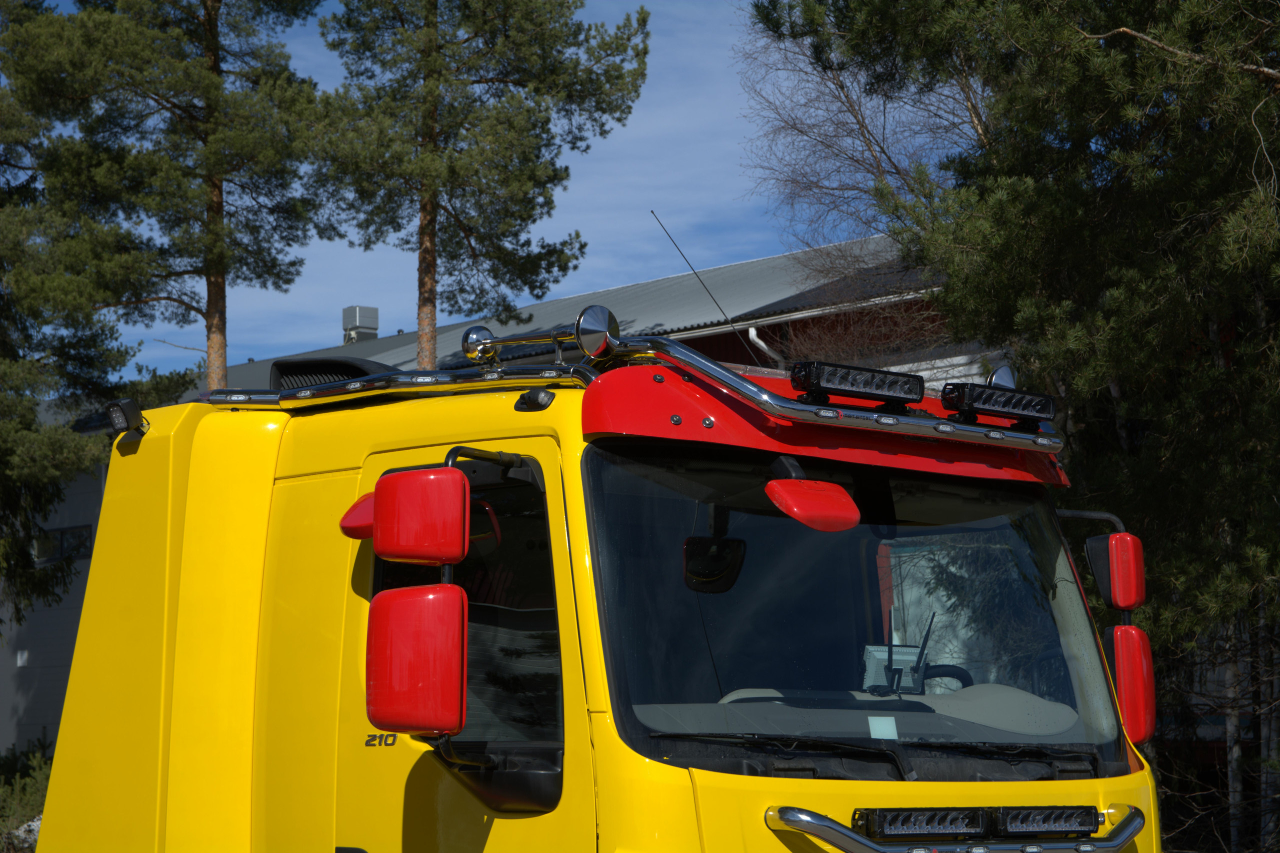 Kuvassa Sivuputket katolle DAF LF 2021- (13led)