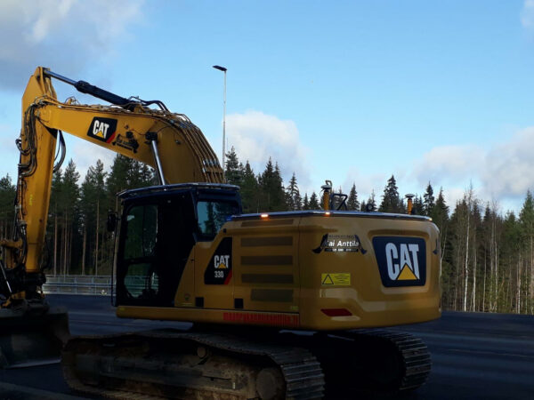 Kuvassa bakre stang Caterpillar NextGen 330