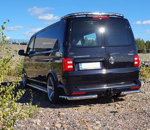 Kuvassa Työvaloteline katolle taakse VW T5/T6/T6.1