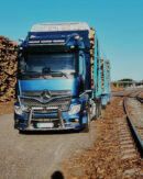 Kuvassa Bull Bar Freeway Mercedes-Benz Actros L