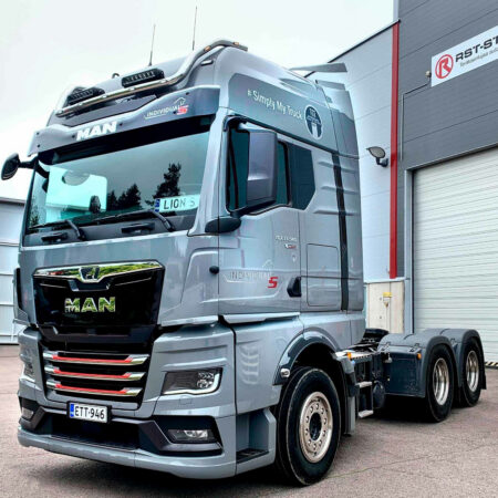 Kuvassa Roof Bar With Side Extension MAN TGX GX 2021-