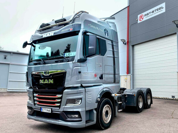 Kuvassa Roof Bar With Side Extension MAN TGX GX 2021-