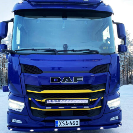 Kuvassa främre spoilerbåge DAF XD 22-