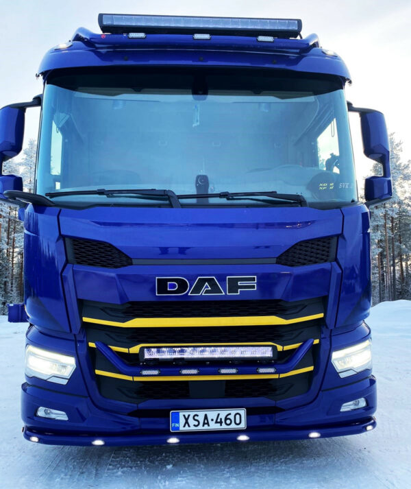 Kuvassa främre spoilerbåge DAF XD 22-