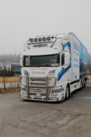 Kuvassa takräcke med korta sidoförlängningar (20H), Scania NextGen 2017- Highline