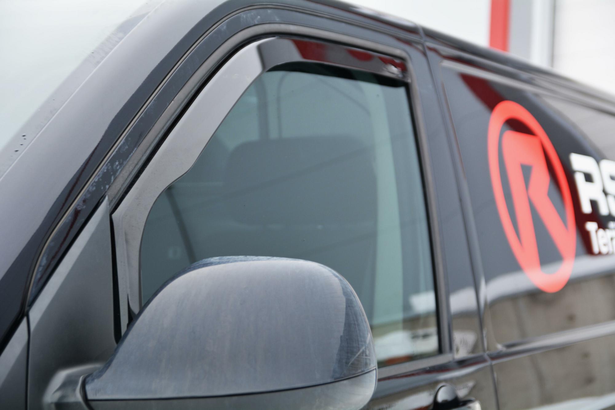 Kuvassa Ikkunavetosuojat VW T5/ T6 / T6.1