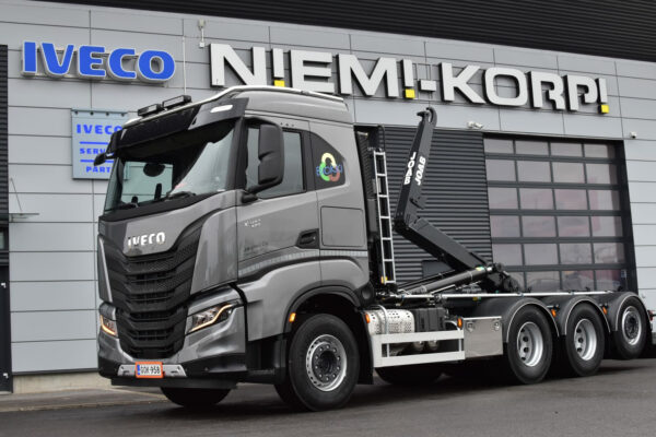 Roof Bar With Side Extensions Iveco S-Way /X-Way 2019- Low Cab - Image 2