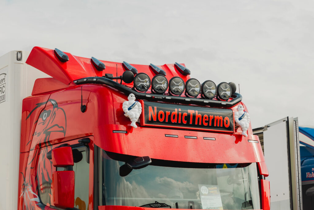 Takbåge med korta sidoförlängningar (20H) Scania NG 17- Highline