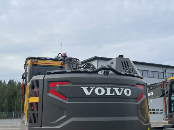 Rear Bar / Counter Weight Bar Volvo ECR355EL 2018- - Image 2