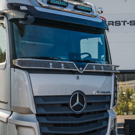 Kuvassa Bird Net MB Actros/Arocs 2.5m