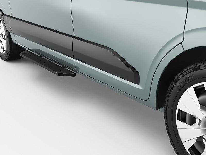 Kuvassa Astinlauta sivuoveen Renault Master 2024-