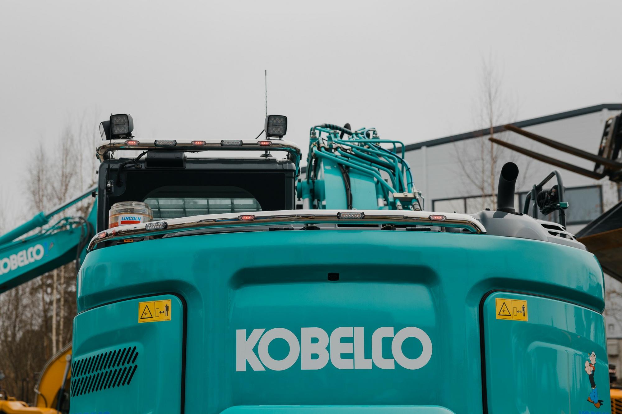 Kuvassa Valoteline taakse / peräpuntin päälle Kobelco SK140SRLC-7