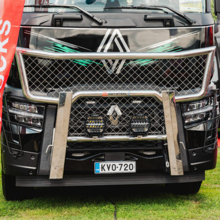 Kuvassa Karjapuskuri Dakar Renault T-sarja