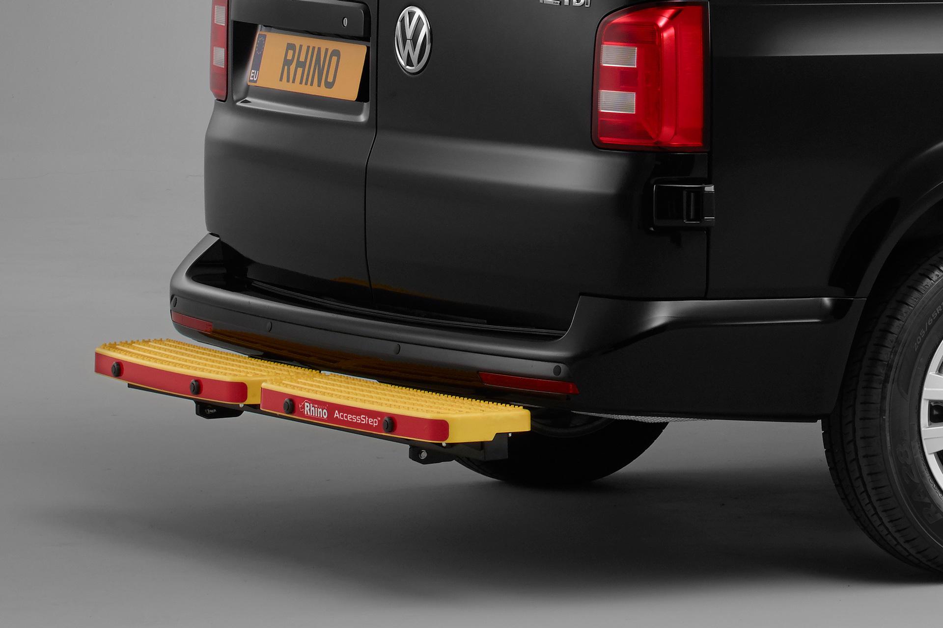 Kuvassa AccessStep takaoven astinlauta Kaksiosainen Volkswagen Crafter 2017-