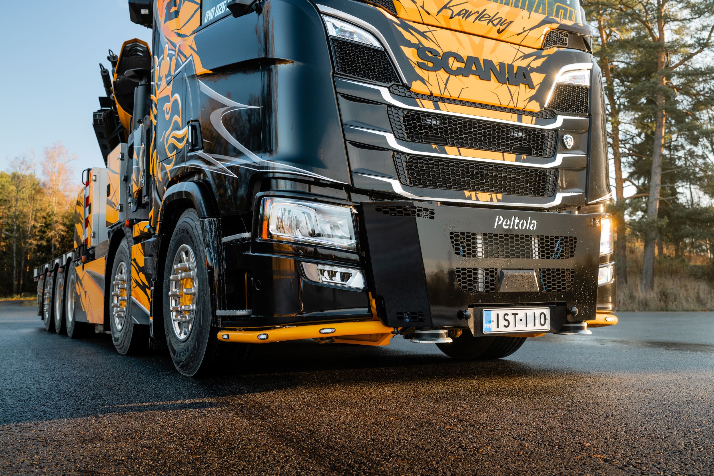 Kuvassa Etukulmaputket Lowline V17 Scania NextGen