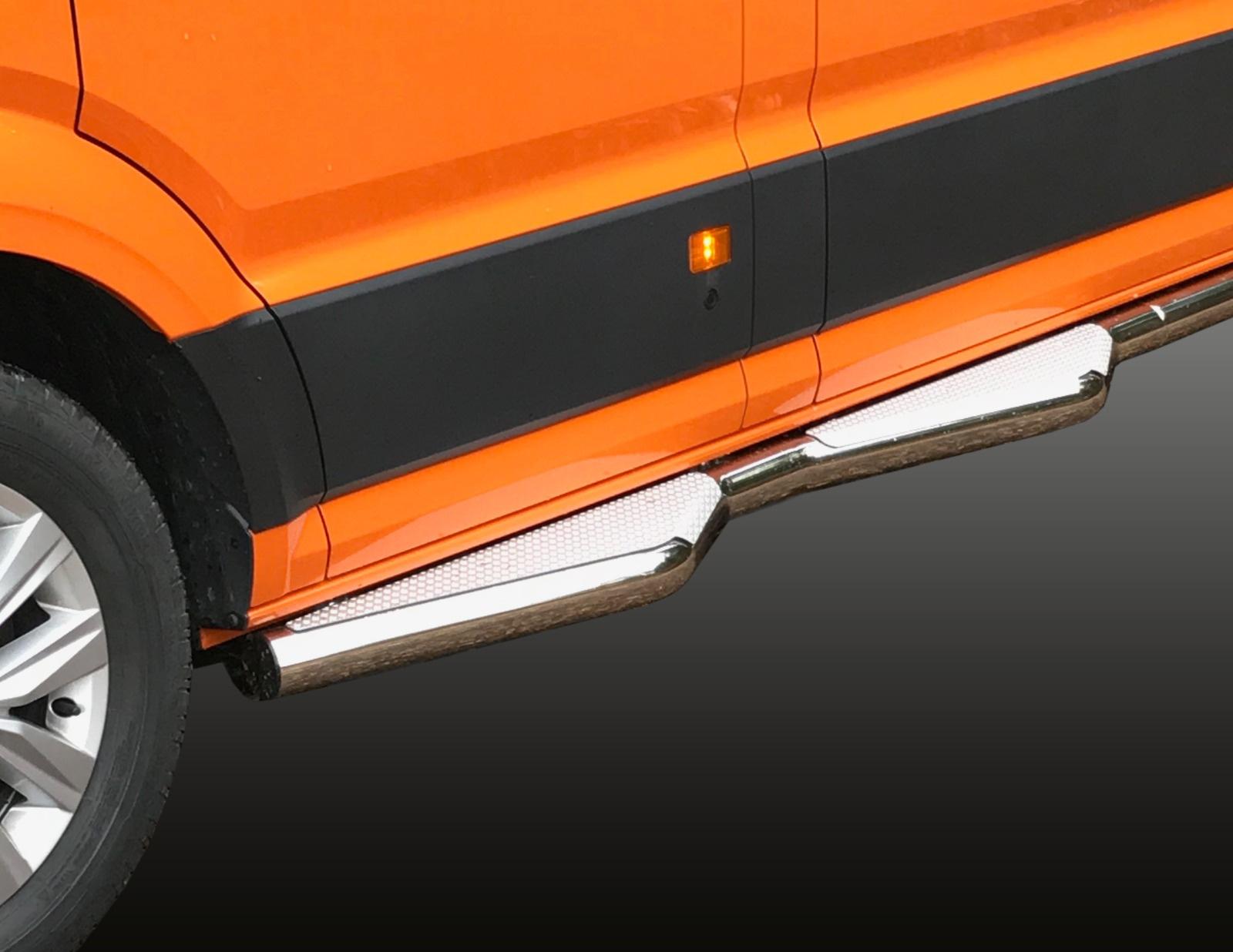 Kuvassa Kylkiputket astimilla VW Crafter 2017- SWB (Etuovet/Liukuovet)