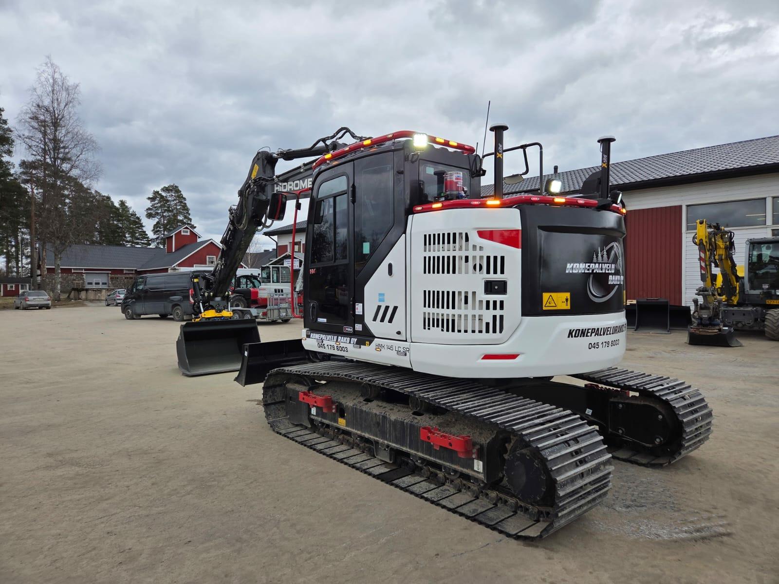 Kuvassa Valoteline taakse Hidromek HMK 145LCSR-5