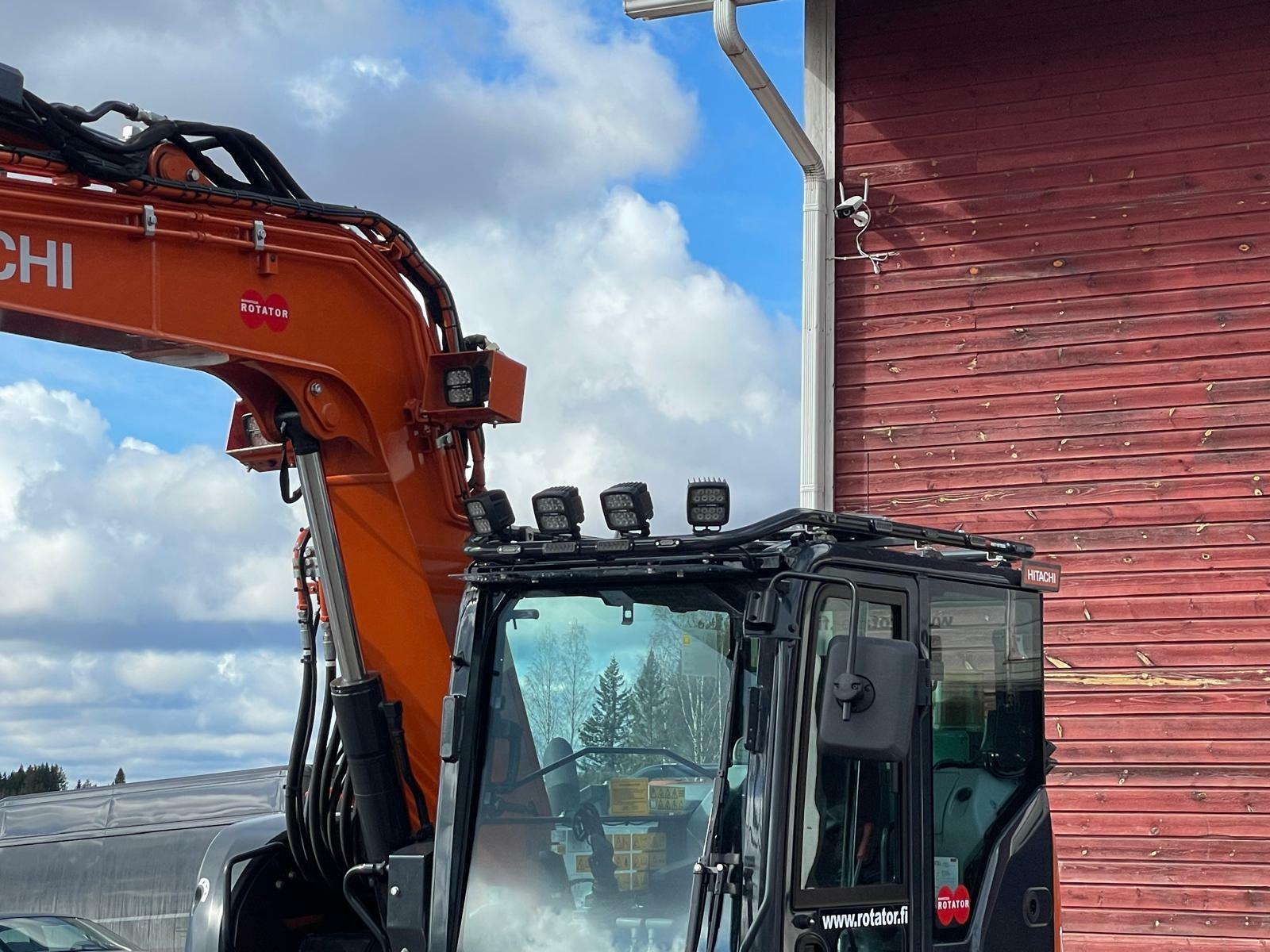 Kuvassa Valoteline katolle Hitachi ZX95US-7