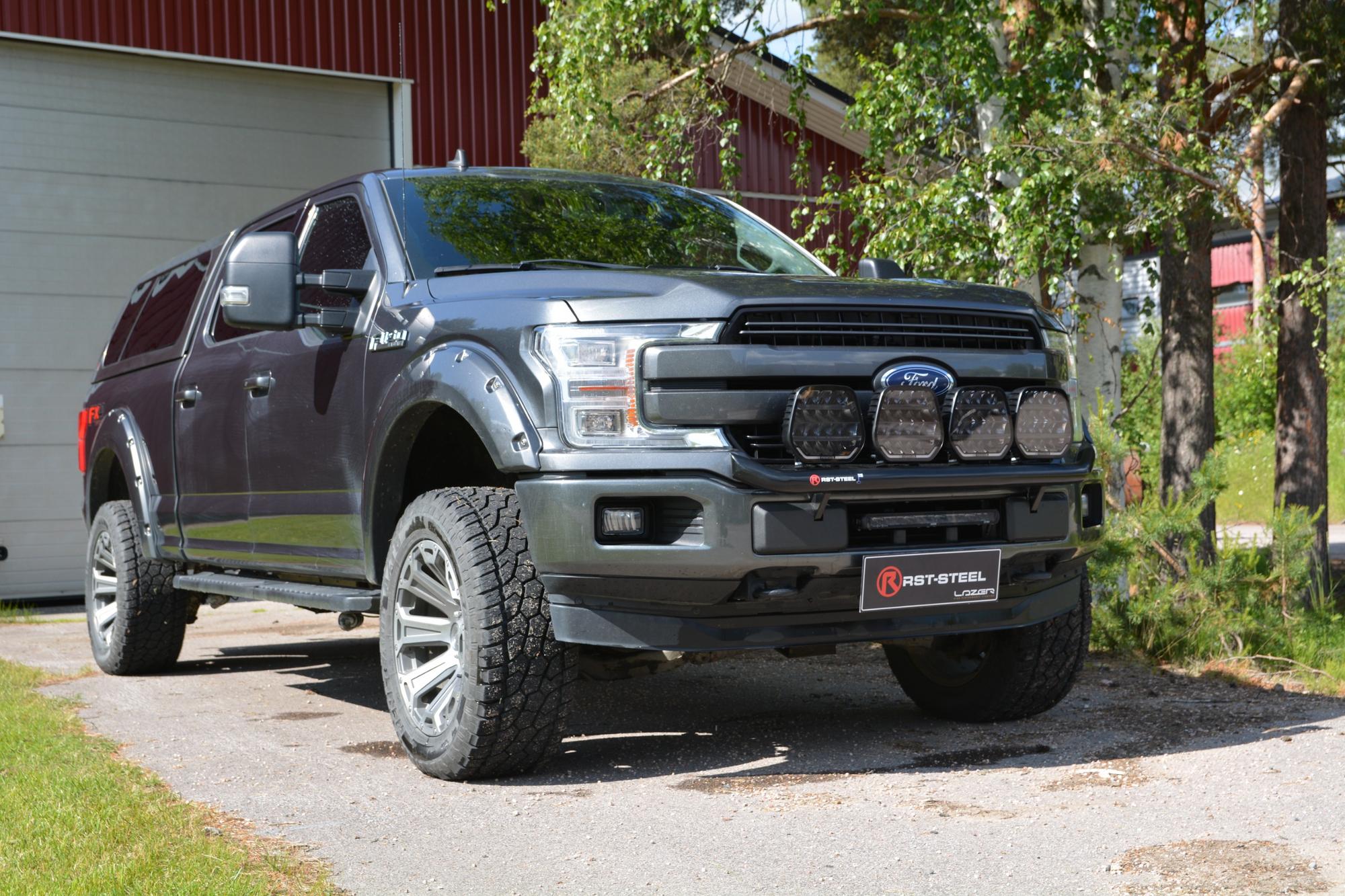 Kuvassa Lisävaloteline Ford F150 2015-2020 (gen13)