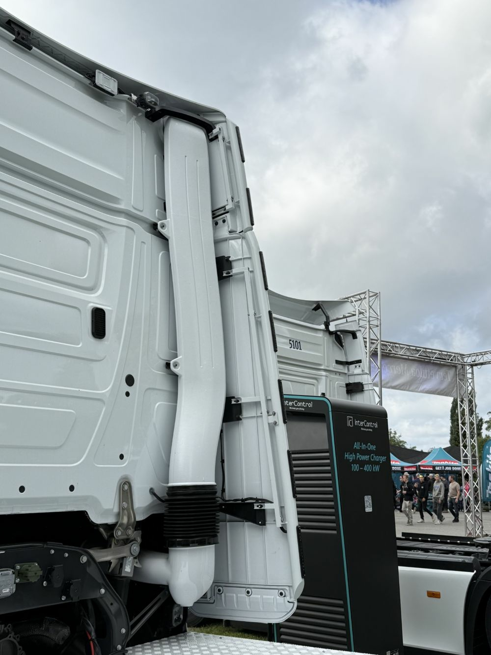 Koristeputket sivutuuliohjaimiin MB Actros Procabin GigaSpace - Image 2