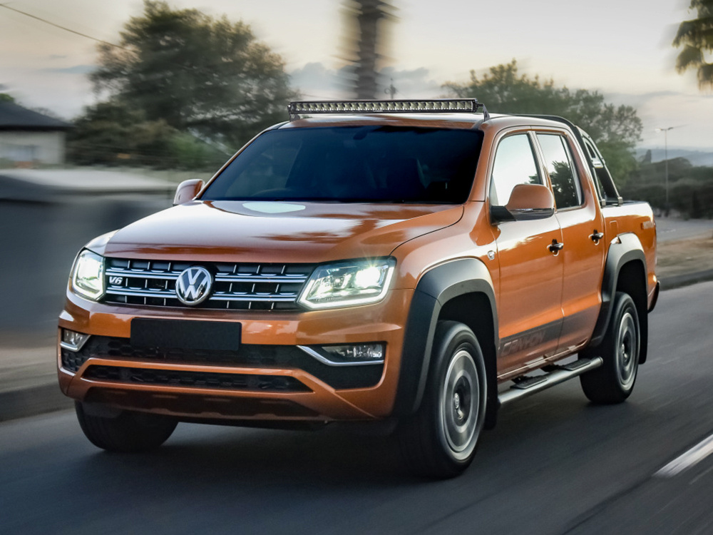 Kuvassa Lazer lisävalopaketti katolle VW Amarok 2016-