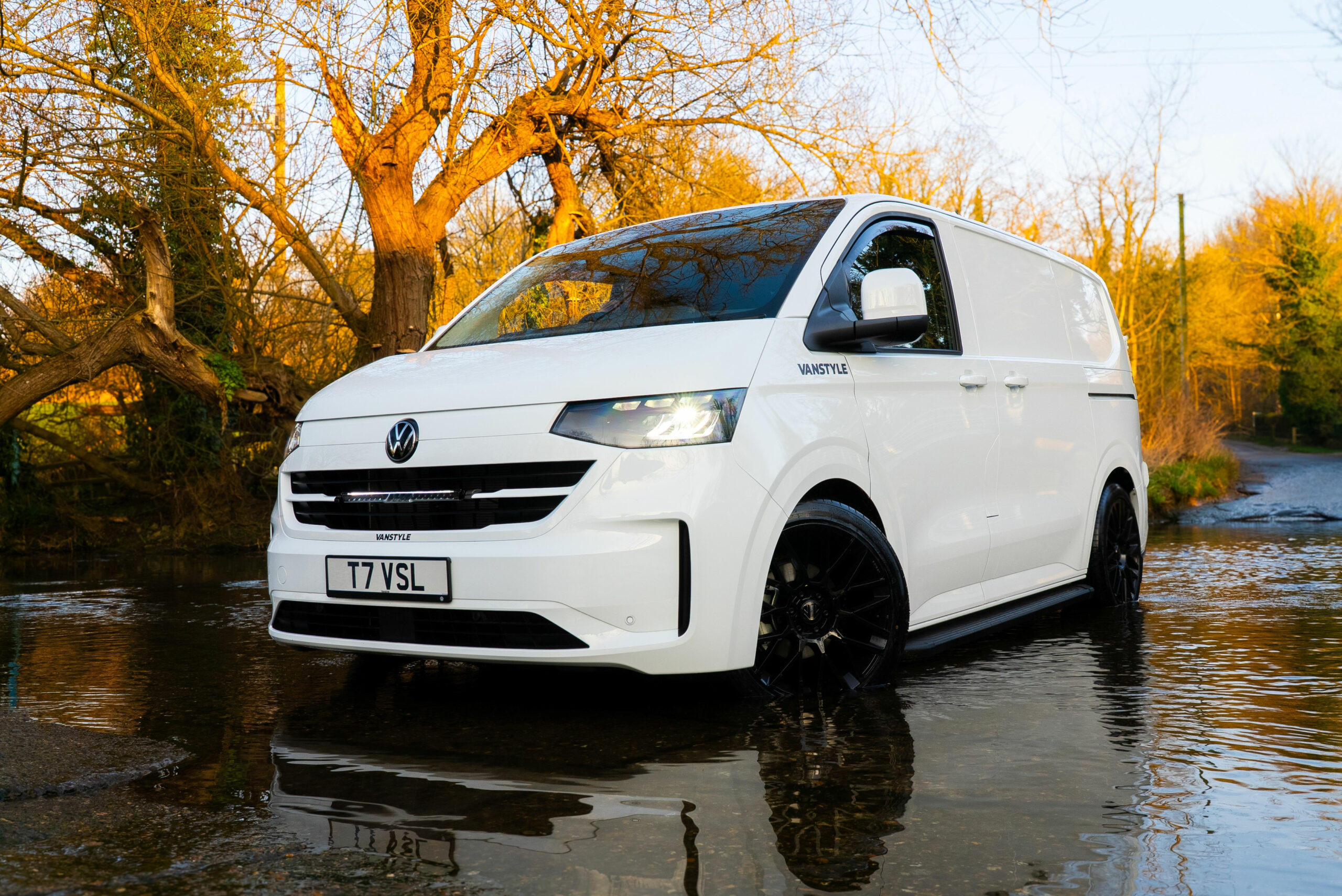 Kuvassa Lazer Grille Kit VW Transporter T7 (2025-)